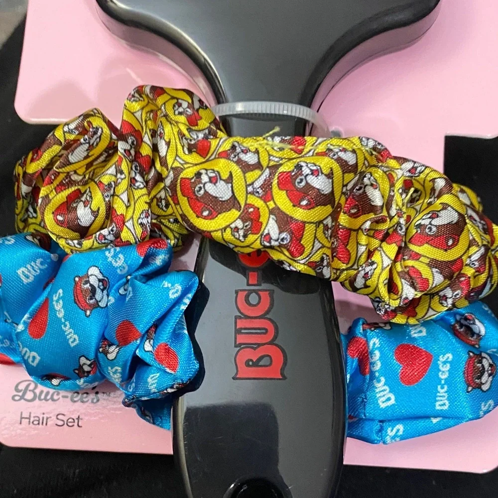 Buc-ee's Women’s Hair Brush & Scrunchie Set - Black with Yellow/Blue Accents
